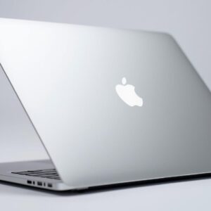 Apple MacBook Pro 15.4"Retin Display (Mid 2015) Intel Core i7 (2.2GHz)/16GB/256GB SSD-MJLQ2LL/A-(9/10)